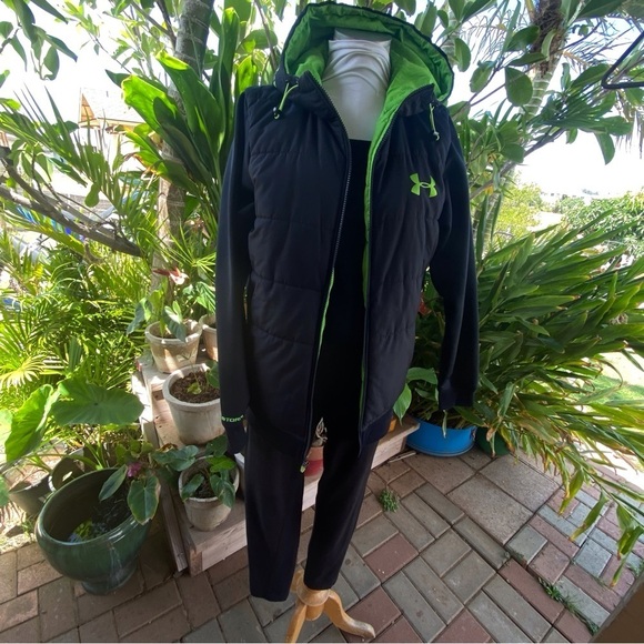 Used once like new! Under Armour puffy hoody jacket - Picture 3 of 11